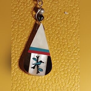 INLAY, MULTI STONE TEARDROP PENDANT W/ BIRD DESIGN. STERLING SILVER. 18-IN CHAIN